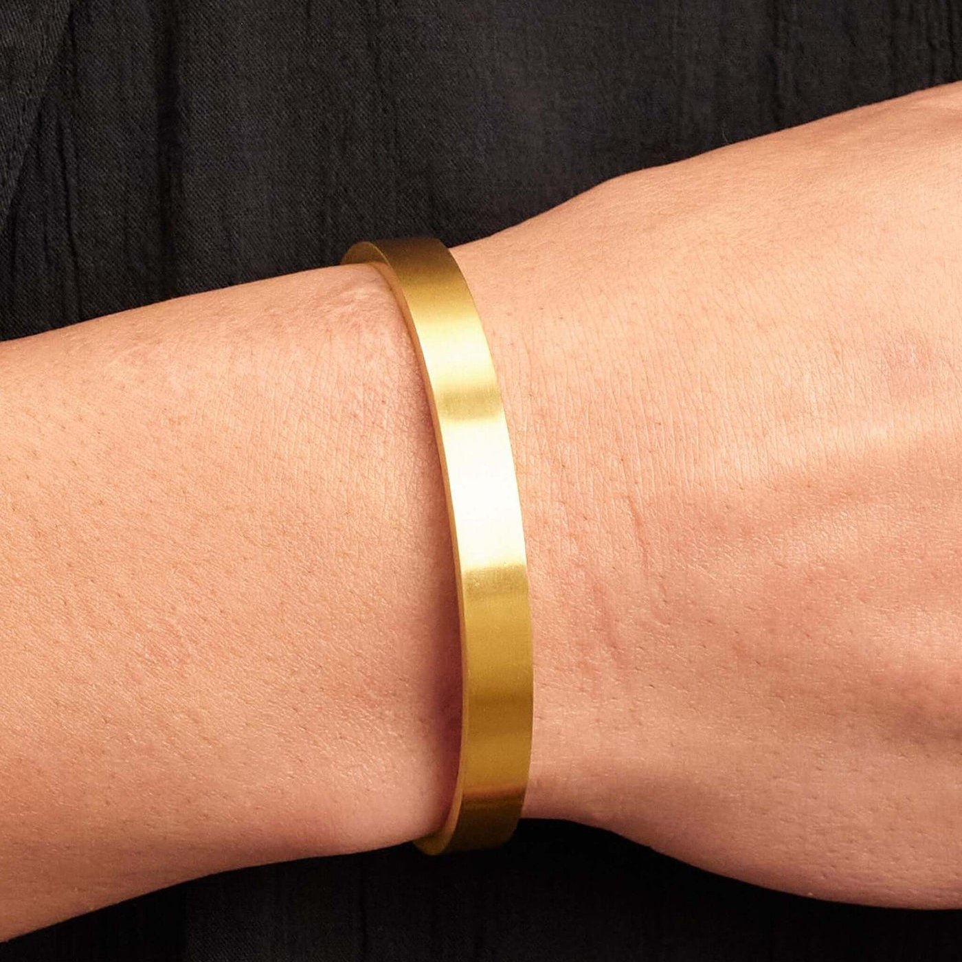 Golden Luxury Cuff Bangle - image 1