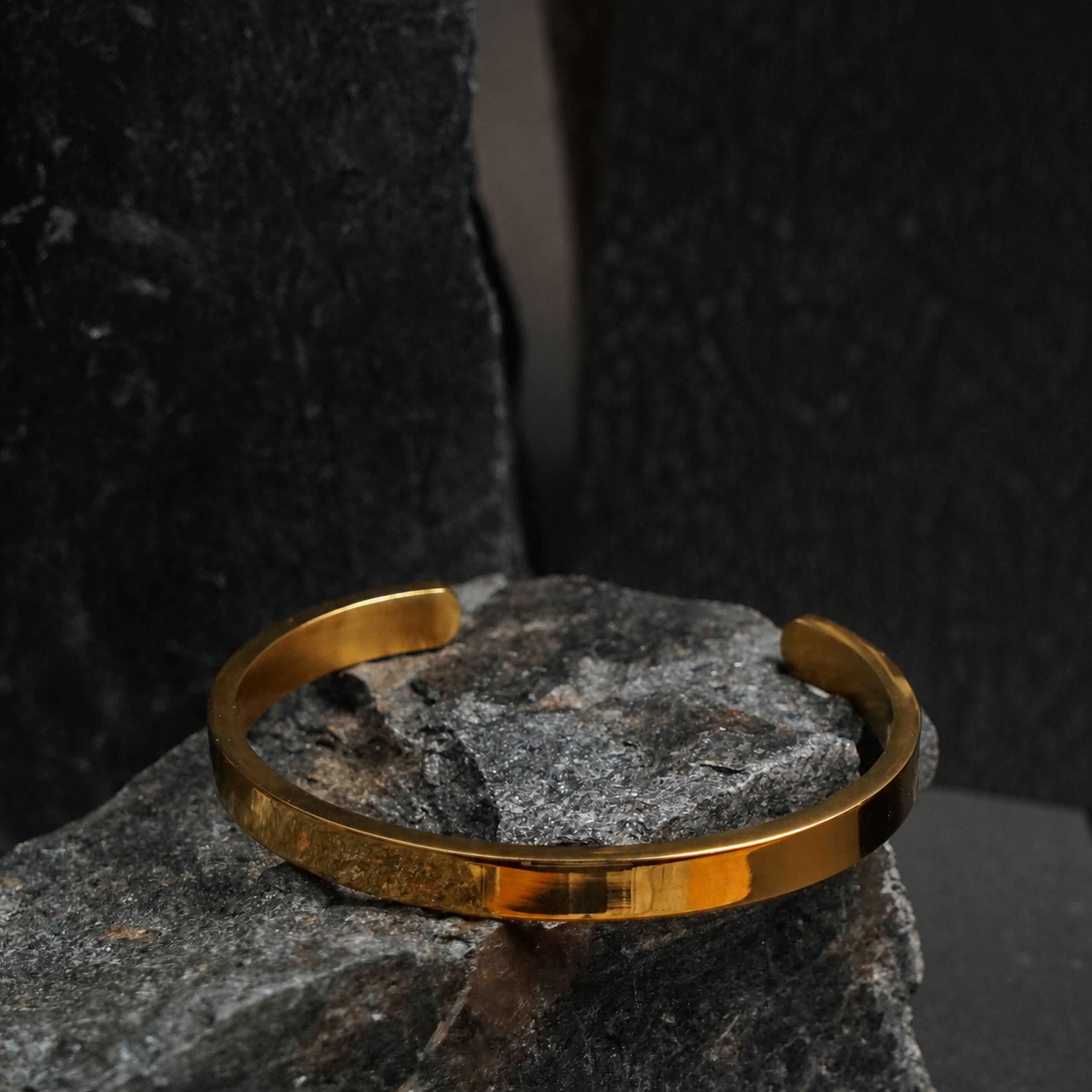Golden Luxury Cuff Bangle - image 2