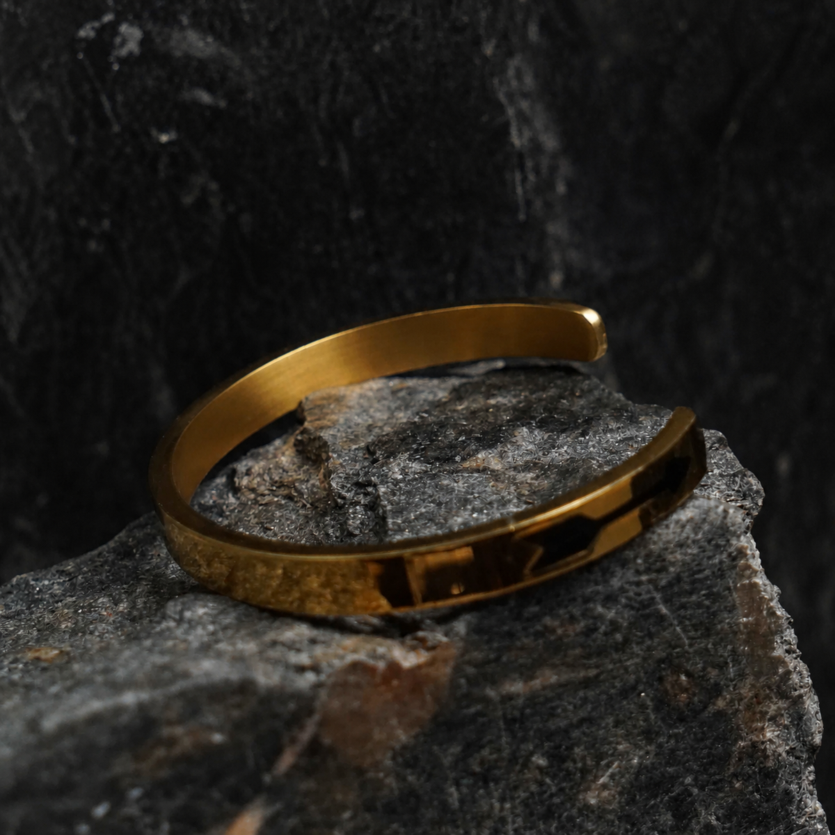 Golden Luxury Cuff Bangle - image 3