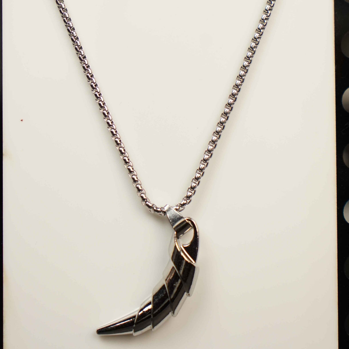 Men's Vintage Tooth Necklace - image 2